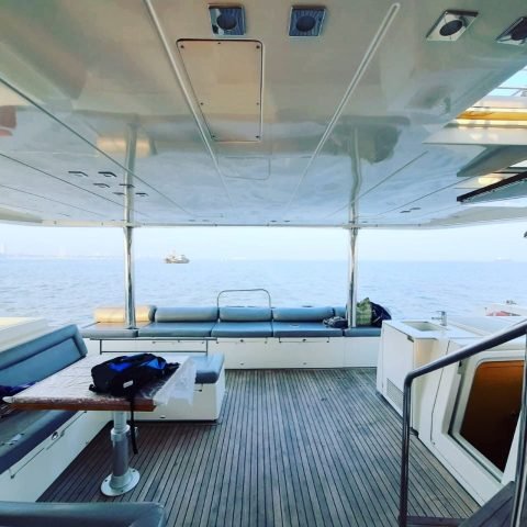 LMERO 560 - Yacht Rental Mumbai