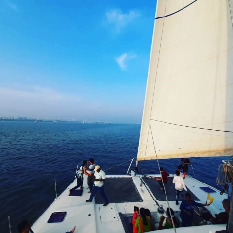 LMERO 560 - Yacht Rental Mumbai