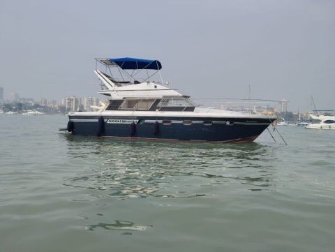 FAIRLINE 42 - Motor Yachts charter in Mumbai